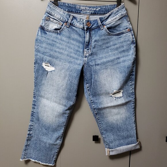 Maurices Curvy High-Rise Distressed Raw Hem Capri - Picture 2 of 9